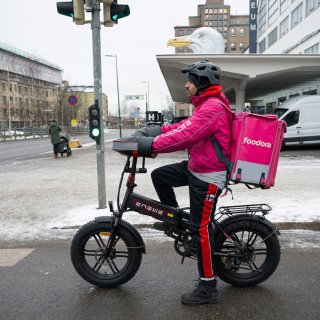 Ruokalähettejä, ravintolahistoriaa ja kouluruokailua