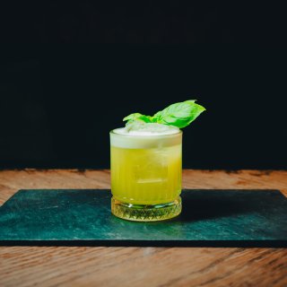 Ravintola voi mainostaa väkeviä alkoholijuomia netissä