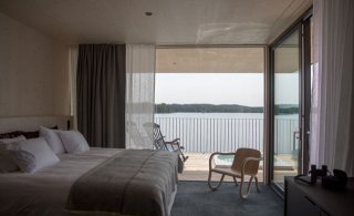 Hallitus runtelee hotellialaa