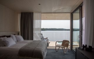 Hallitus runtelee hotellialaa