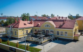 De Gamlas Hemin viiden tee kutsuu asiakkaat juttusille