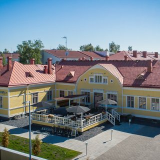 De Gamlas Hemin viiden tee kutsuu asiakkaat juttusille